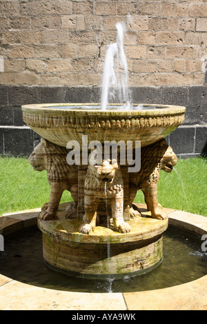 Maria Laach, Abteikirche, Paradies mit Löwenbrunnen Foto Stock