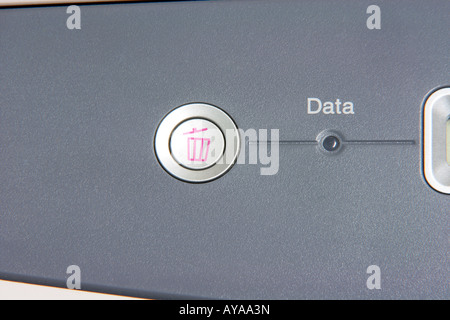 Eliminare i dati stampante laser in dettaglio i pulsanti di business e tecnologia di oggetti Foto Stock