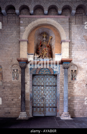 Brauweiler bei Pulheim, Abteikirche San Nicolò, Westportal Foto Stock