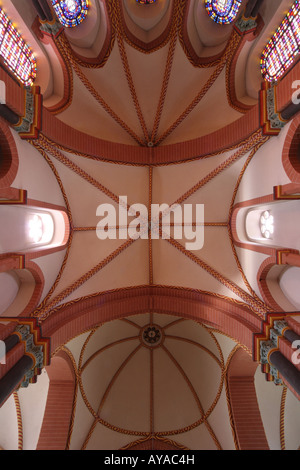 Sinzig, Pfarrkirche San Pietro, Blick in das Vierungs- und Chorgewölbe Foto Stock