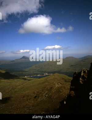 La vista dalla cima del Ben Arthur, il ciabattino, guardando verso Loch Long, Arrochar, Loch Lomond e Ben Lomond Argyll Foto Stock