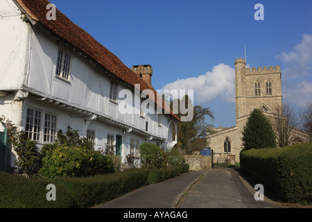 Il Courthouse accanto alla chiesa di Santa Maria a Long Crendon Foto Stock