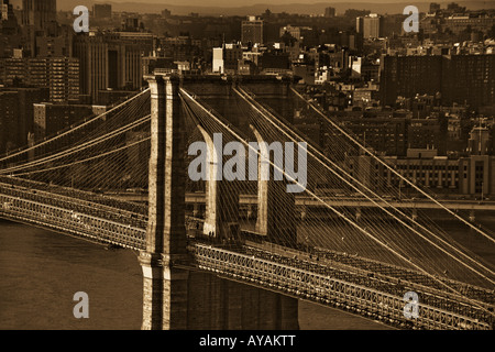 La torre est del ponte di Brooklyn a New York City Foto Stock