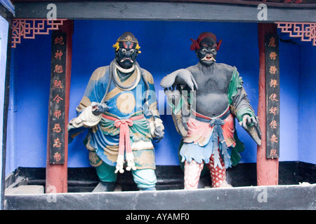 Il demone colorate statue alla Citta' Fantasma di Fengdu in Cina Foto Stock