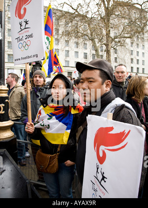 Il Tibetano Potesters presso la Libera Il Tibet dimostrazione contro le Olimpiadi di Londra REGNO UNITO Europa Foto Stock