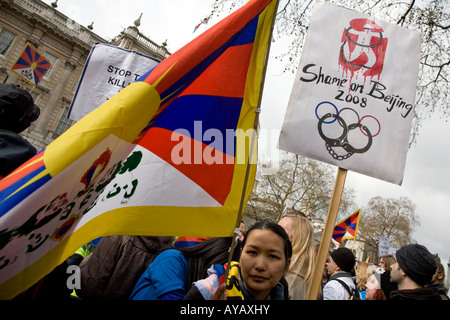 Il Tibetano Potesters presso la Libera Il Tibet Demo London REGNO UNITO Europa Foto Stock