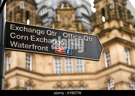 Segno posto per lo scambio trimestre , il Corn Exchange e il lungomare di Leeds , West Yorkshire. Foto Stock