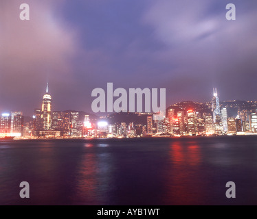 Vista della città al tramonto, Victoria, Isola di Hong Kong, Hong Kong, Repubblica di Cina Foto Stock