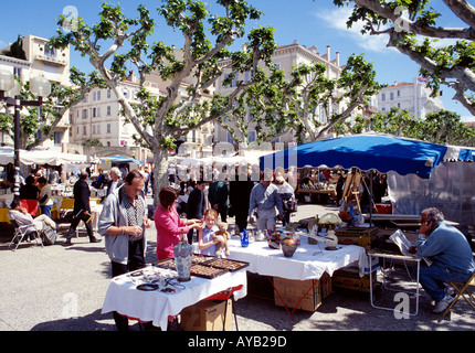 Antico e il mercato delle pulci a Cannes Foto Stock