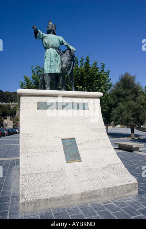 Statua di re Alfonso IX e di cavalli sul lungomare Baiona Galizia Spagna Foto Stock