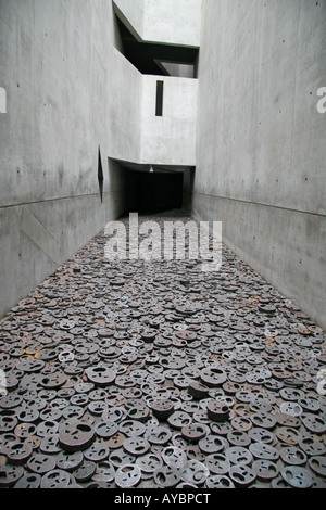 Il Shalechet - caduta foglie presentano, nella zona di memoria del Jüdisches (ebraica) Museum di Berlino. Foto Stock