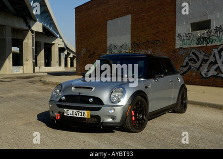 Personalizzato MINI Cooper S parcheggiato su una strada in Detroit Michigan Foto Stock