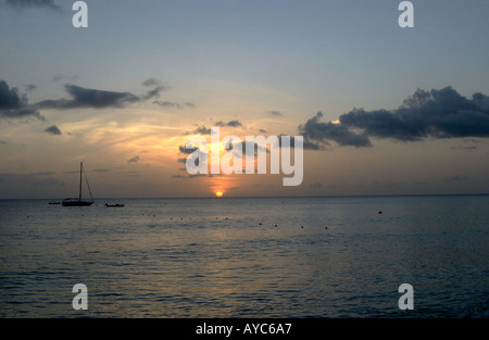 Bel tramonto su St James Beach, costa Ovest,caraibi,West Indies Foto Stock