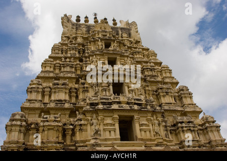 Al di fuori del Sri Ranganathaswamy tempio di Srirangapatna vicino a Mysore india Foto Stock