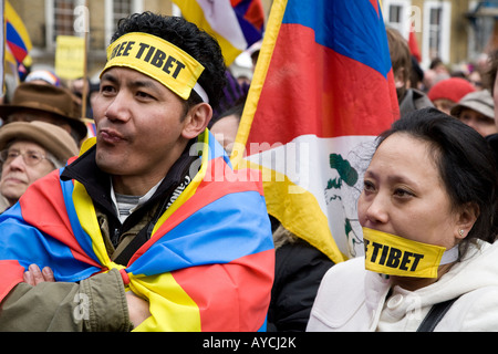 Il Tibetano dimostranti presso il Free Tibet Demo London REGNO UNITO Europa Foto Stock