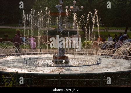 La fontana al centro della Lalbagh Botanical Garden a Bangalore in India Foto Stock