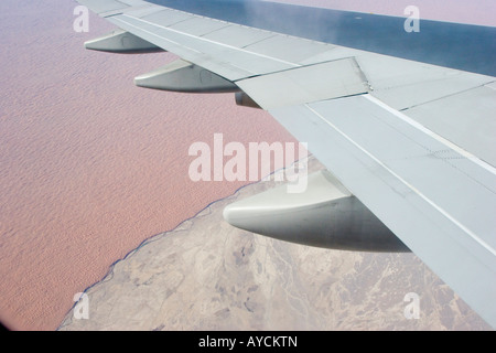 Vista dalla finestra del velivolo di un deserto eventualmente su Afghanistan Foto Stock