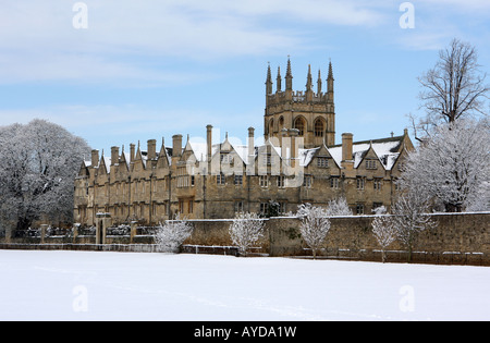 Merton College di Oxford University, in un mattino nevoso visto dalla Chiesa di Cristo Prato Foto Stock