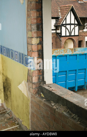 Consiglio case a Carlisle, Cumbria, Regno Unito essendo demolito, a seguito delle disastrose inondazioni del mese di gennaio 2005 Foto Stock