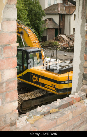 Consiglio case a Carlisle, Cumbria, Regno Unito essendo demolito, a seguito delle disastrose inondazioni del mese di gennaio 2005 Foto Stock