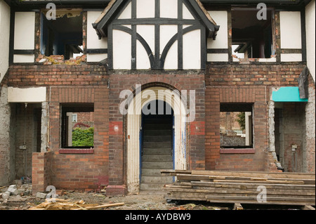 Consiglio case a Carlisle, Cumbria, Regno Unito essendo demolito, a seguito delle disastrose inondazioni del mese di gennaio 2005 Foto Stock