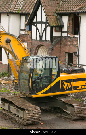 Case sono state demolite a Carlisle, Cumbria, Regno Unito, dopo essere stato danneggiato oltre la riparazione dal Gen 2005 inondazioni Foto Stock