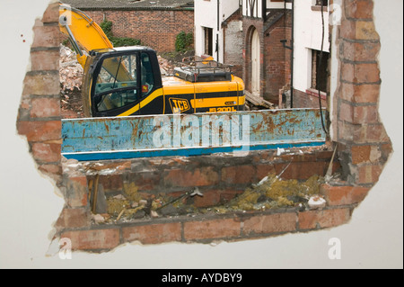 Case sono state demolite a Carlisle, Cumbria, Regno Unito, dopo essere stato danneggiato oltre la riparazione dal Gen 2005 inondazioni Foto Stock