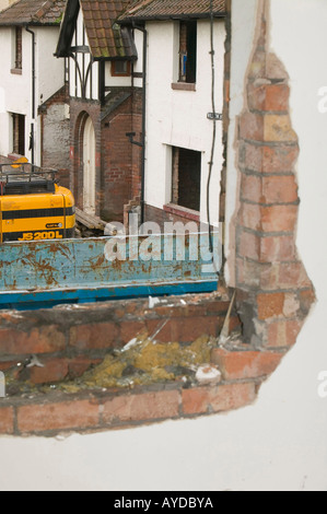 Case sono state demolite a Carlisle, Cumbria, Regno Unito, dopo essere stato danneggiato oltre la riparazione dal Gen 2005 inondazioni Foto Stock