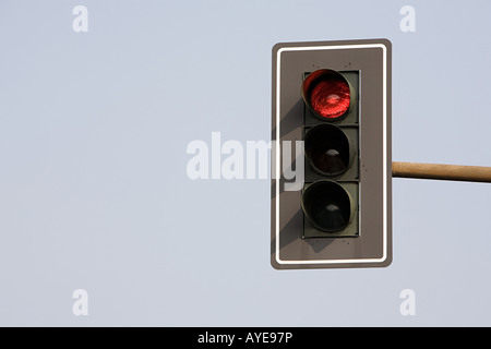 Luce di traffico su rosso Foto Stock