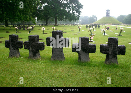 La Cambe tedesco WW2 cimitero militare contenente le tombe di 21160 soldati uccisi in Normandia Francia Foto Stock