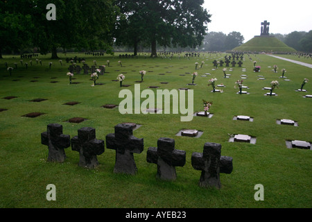 La Cambe tedesco WW2 cimitero militare contenente le tombe di 21160 soldati uccisi in Normandia Francia Foto Stock