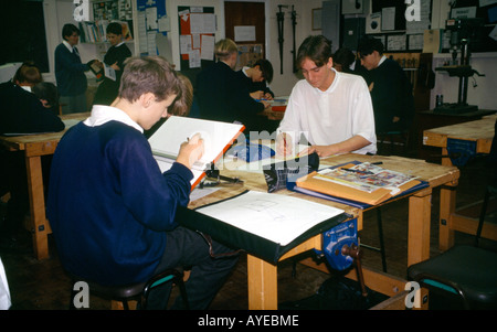 St Thomas High School Exeter - Tecnologia grafica anno 10 alunni Foto Stock