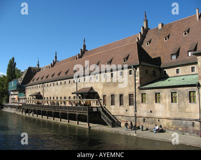 ANCIENNE DOUANE ristorante ex casa doganale e il fiume Ill Strasburgo Alsace Francia Foto Stock