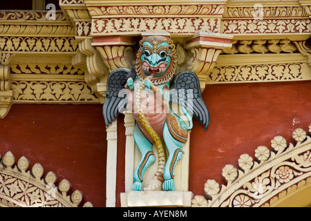 Statua dentro il Tirumalai Nayak Palace a Madurai India del Sud Foto Stock