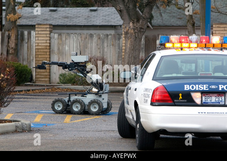 Remote Bomb Disposal robot essendo utilizzato da Boise dipartimento di polizia Bomb Squad a Boise Idaho Foto Stock