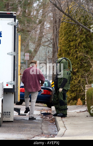 Boise dipartimento di polizia Bomb Squad officer di indossare un equipaggiamento protettivo personale a Boise Idaho Foto Stock