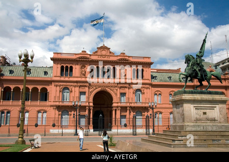 La Casa Rosada situato all'estremità orientale della Plaza de Mayo di Buenos Aires Argentina Foto Stock