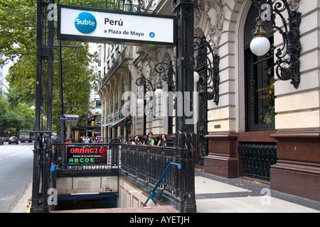 Buenos Aires entrata della metropolitana a Plaza de Mayo in Argentina Foto Stock