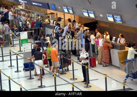 Interno dell'Aeroporto Internazionale Ezeiza a Buenos Aires in Argentina Foto Stock