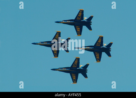 Marina degli Stati Uniti del Navy dimostrazione di volo squadrone, Blue Angels jet squadron volare in formazione di diamante Foto Stock