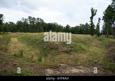 La vista circa ad est oltre i lavori di sterro della Unione europea Linea di assedio a Fort Fisher, Pietroburgo. Foto Stock