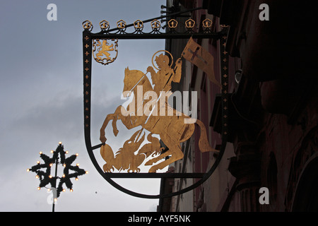 Stemma con golden knight su un cavallo in Heidelberg Germania Foto Stock