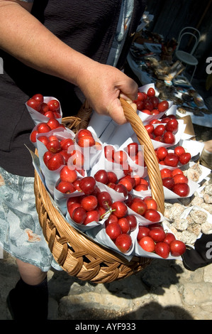 Le ciliegie in vendita a Pocitelj, Bosnia Foto Stock