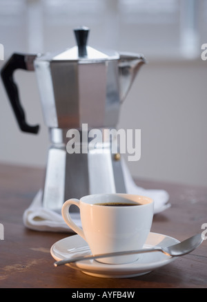 Caffè espresso nella parte anteriore del POT del caffè Foto Stock