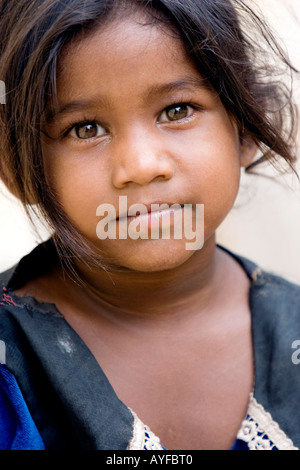 Giovani di casta inferiore ragazza indiana ritratto. Andhra Pradesh, India Foto Stock