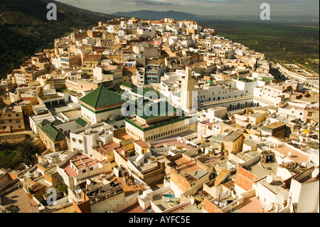 Vista della città della città di Moulay Idriss uno dei paesi più importanti del pellegrinaggio musulmano siti Marocco Foto Stock