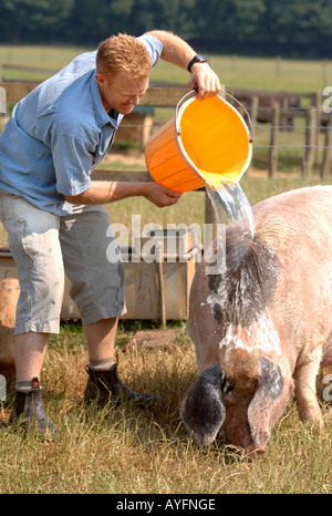 COUNTRYFILE presentatore TV e proprietario del Cotswold Farm Park ADAM HENSON Foto Stock