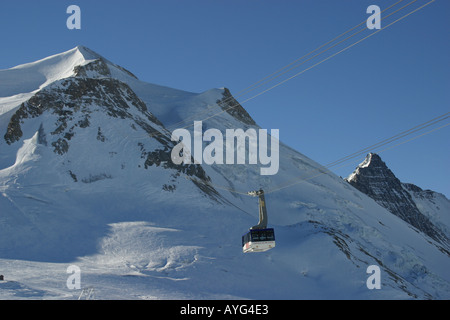 Funivia per la parte superiore del Grand Motte ghiacciaio di Tignes per tutto l'anno sci Foto Stock