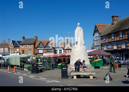 Giorno di mercato a Wantage, Oxfordshire, Inghilterra Foto Stock