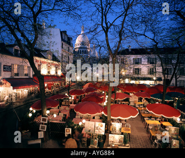 FR - PARIS: Place du Tertre di notte Foto Stock